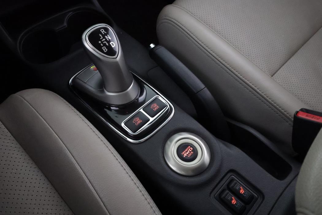 MITSUBISHI Outlander PHEV 2015