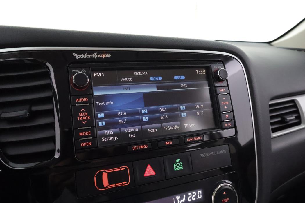 MITSUBISHI Outlander PHEV 2015