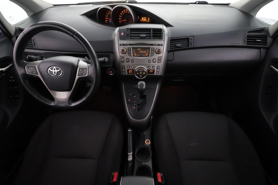 TOYOTA Verso 2010