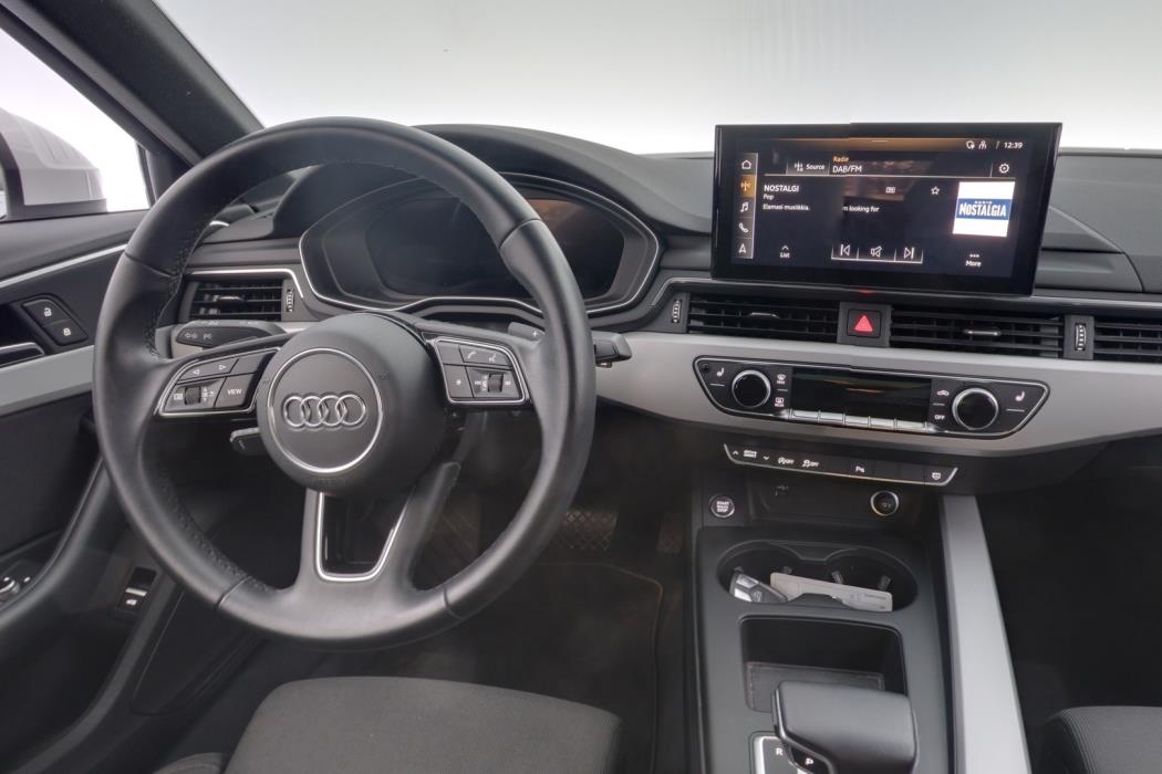 AUDI A4 2022