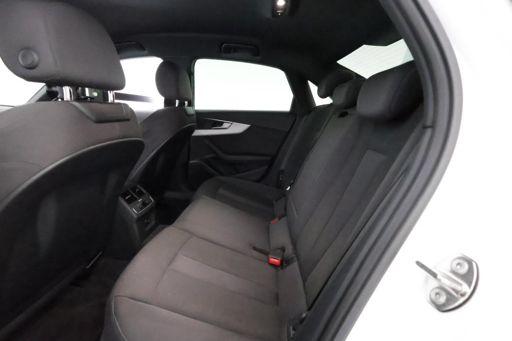 AUDI A4 2022