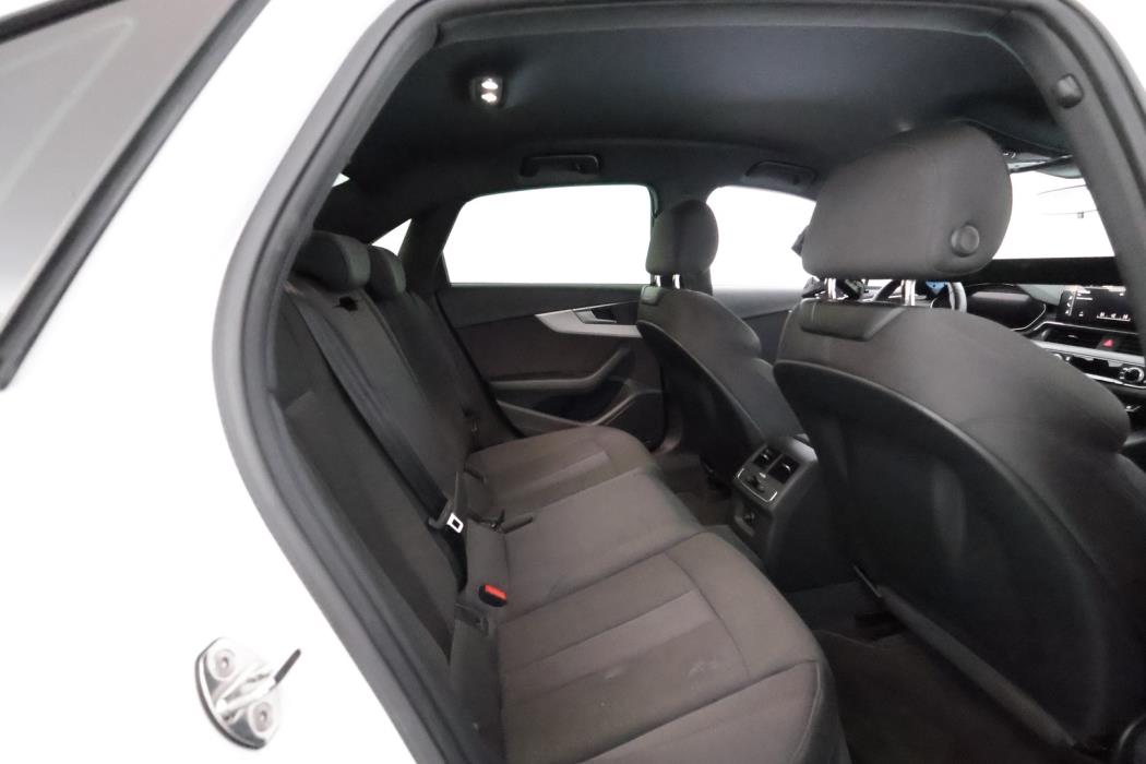 AUDI A4 2022
