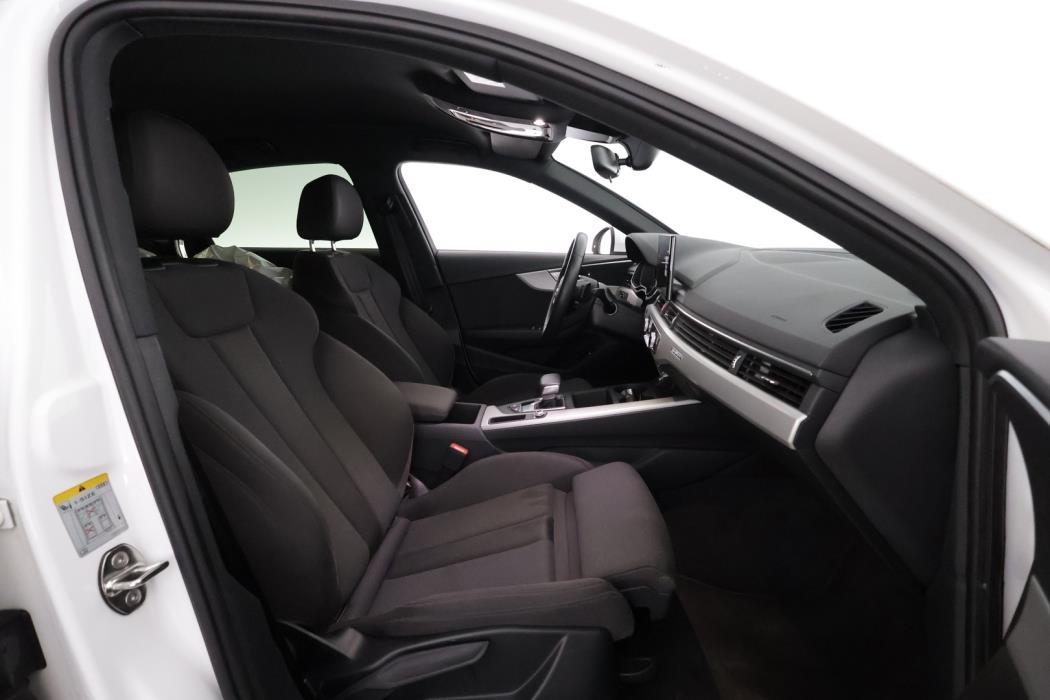 AUDI A4 2022