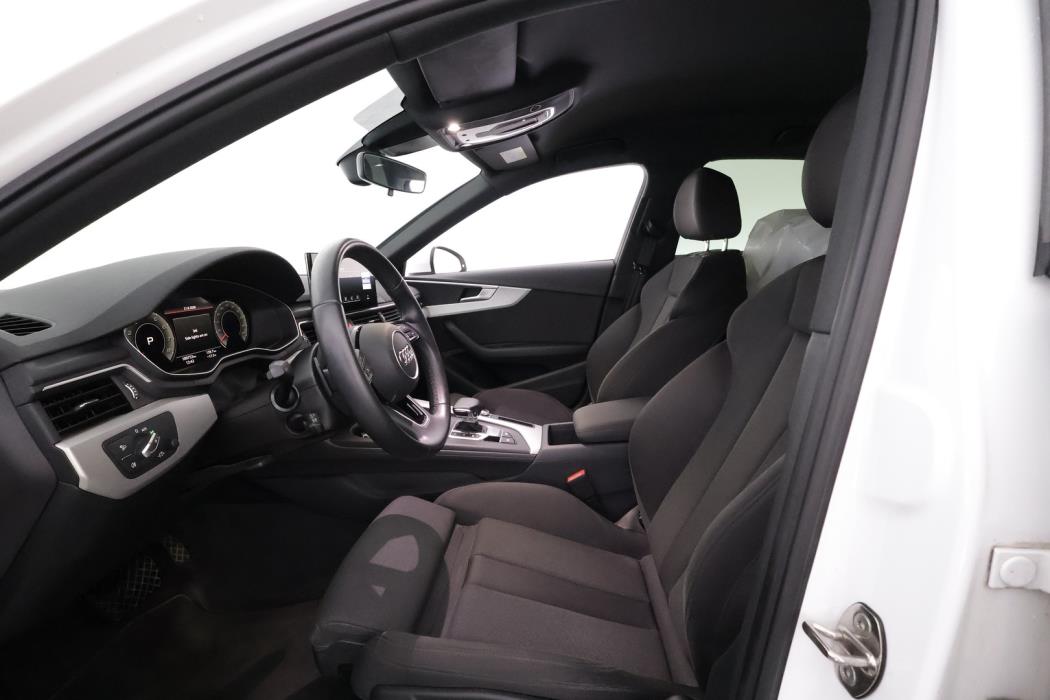 AUDI A4 2022