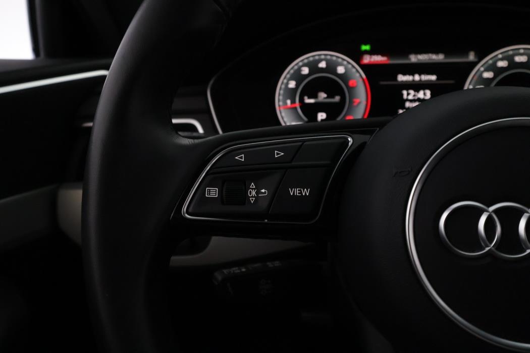 AUDI A4 2022
