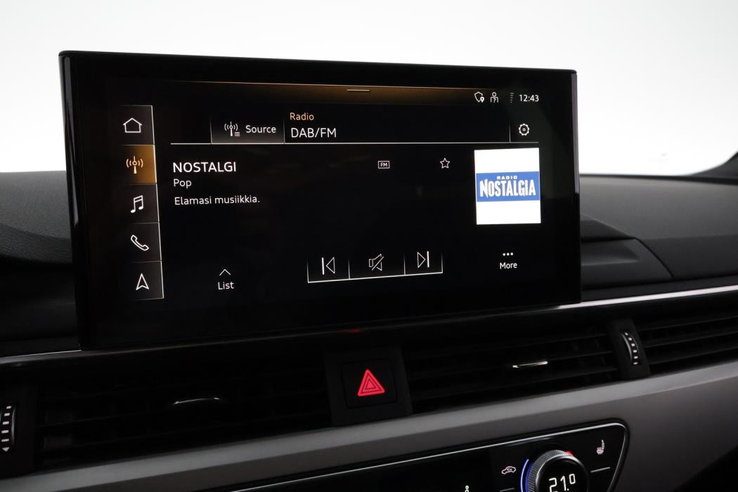 AUDI A4 2022