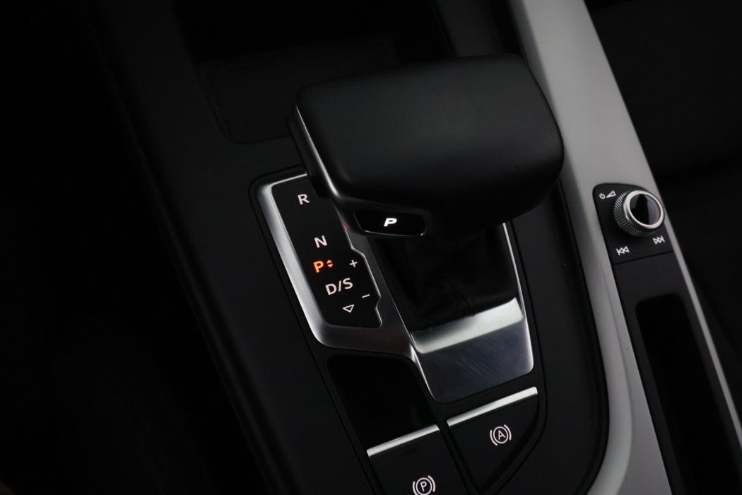 AUDI A4 2022