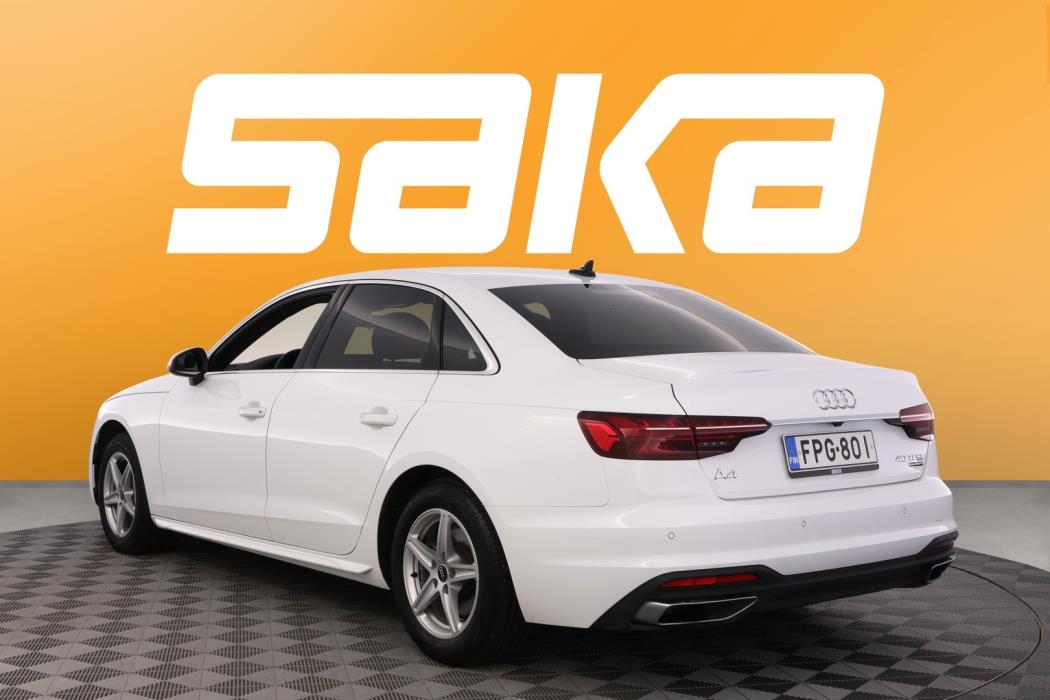 AUDI A4 2022