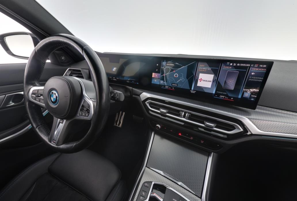 BMW 330 2023