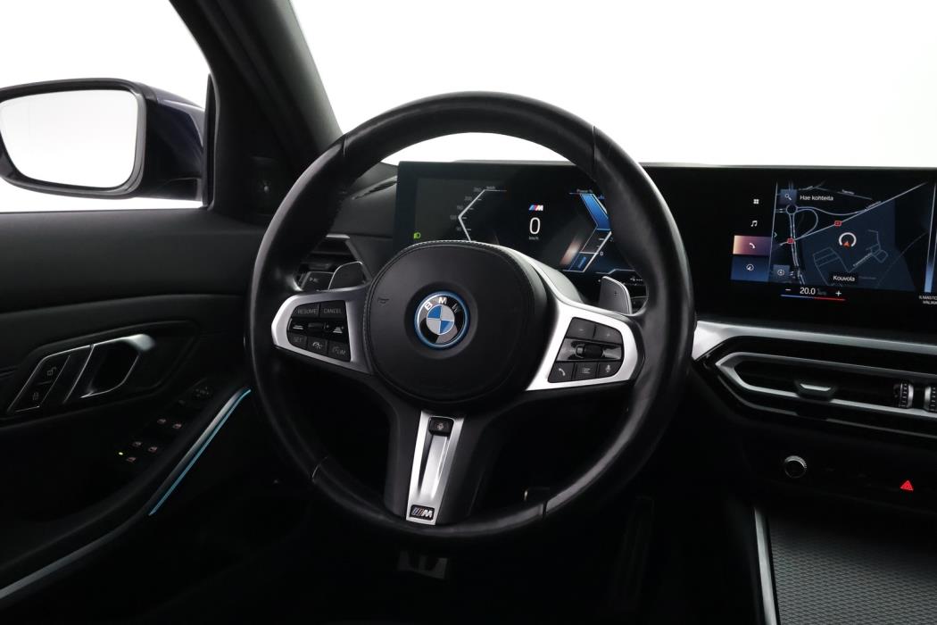 BMW 330 2023
