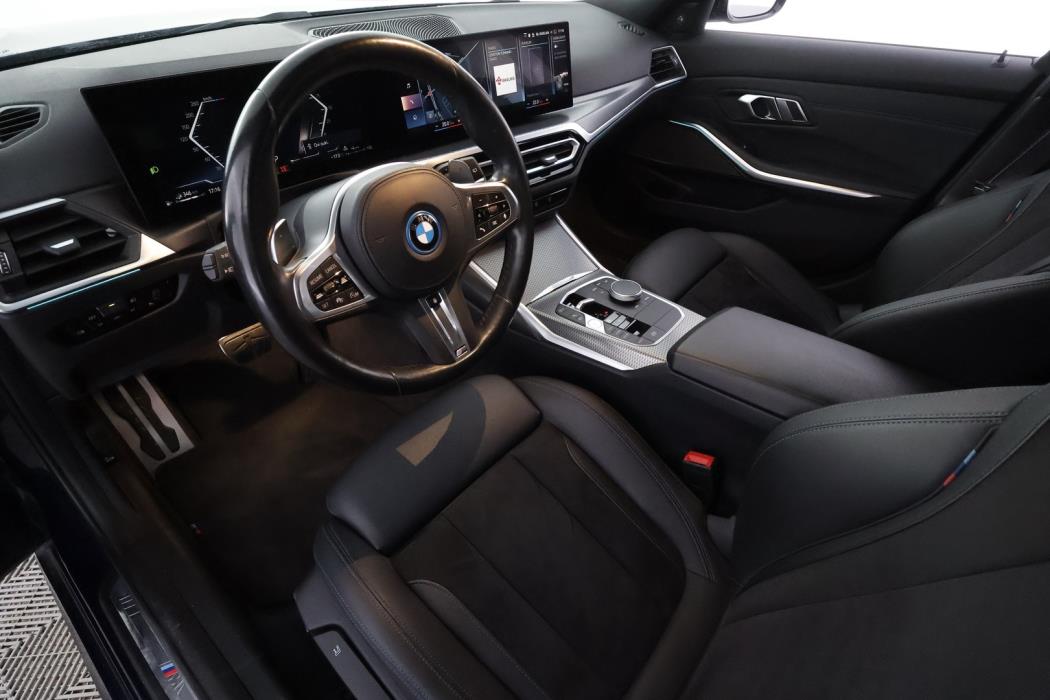 BMW 330 2023