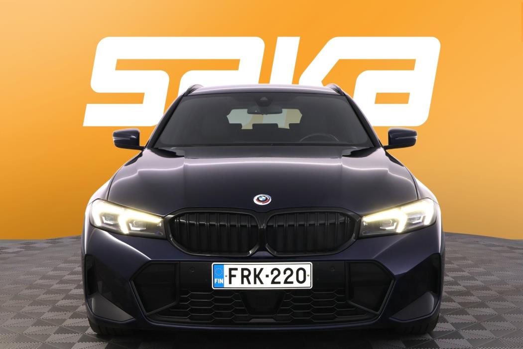BMW 330 2023