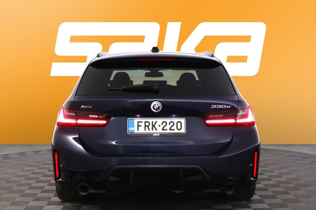 BMW 330 2023