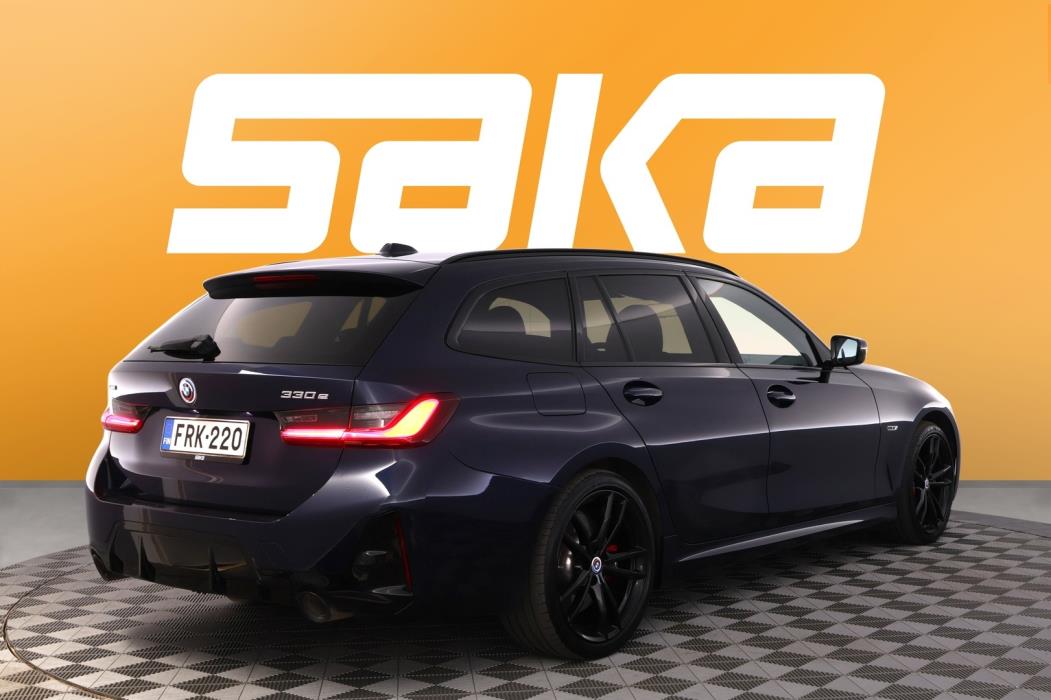 BMW 330 2023