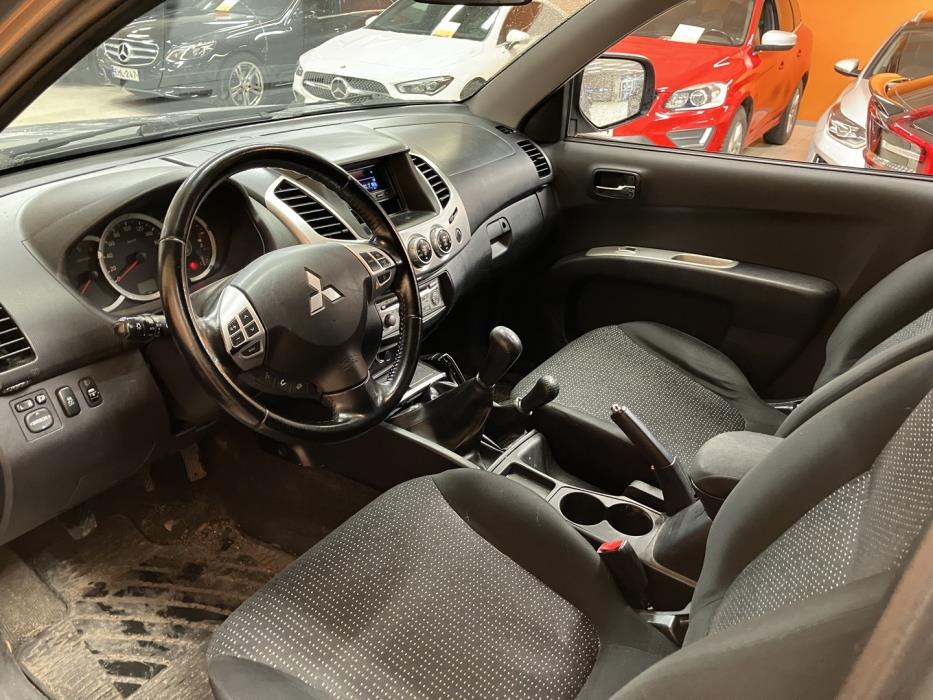 MITSUBISHI L200 2015