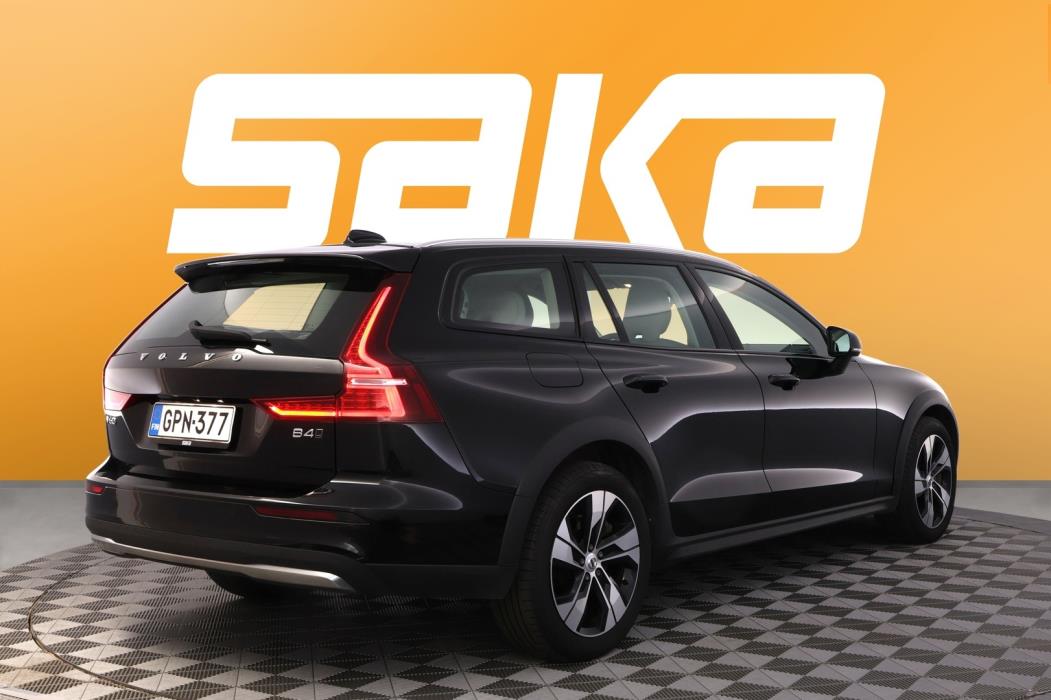 VOLVO V60 Cross Country 2023