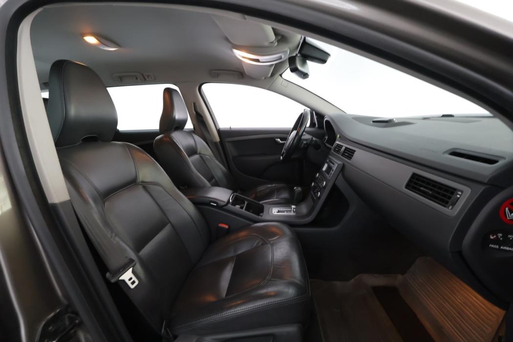 VOLVO V70 2010