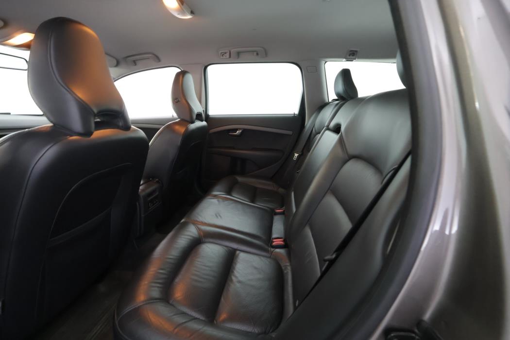 VOLVO V70 2010