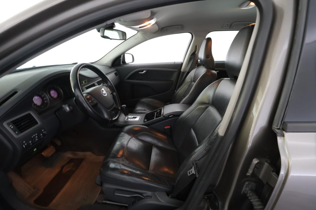 VOLVO V70 2010