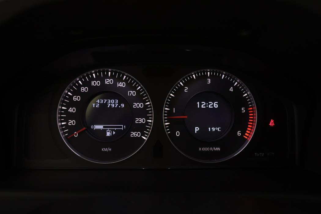 VOLVO V70 2010
