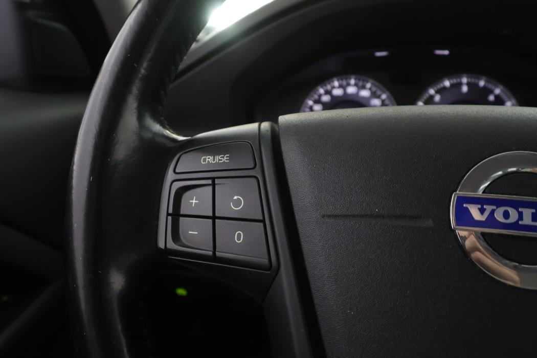 VOLVO V70 2010
