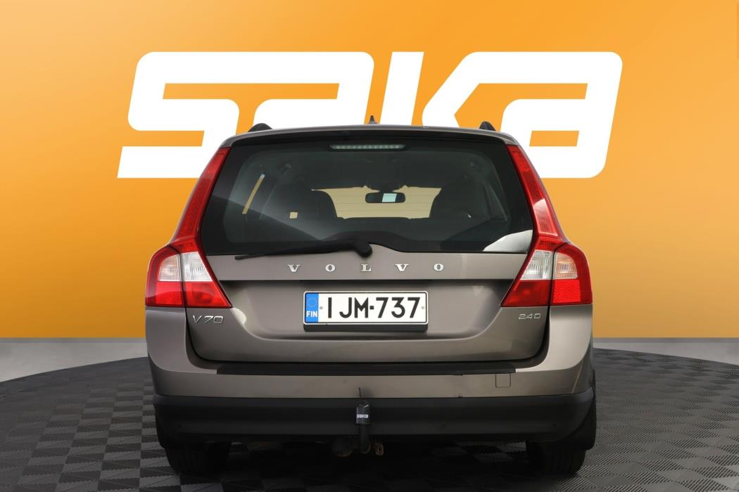 VOLVO V70 2010