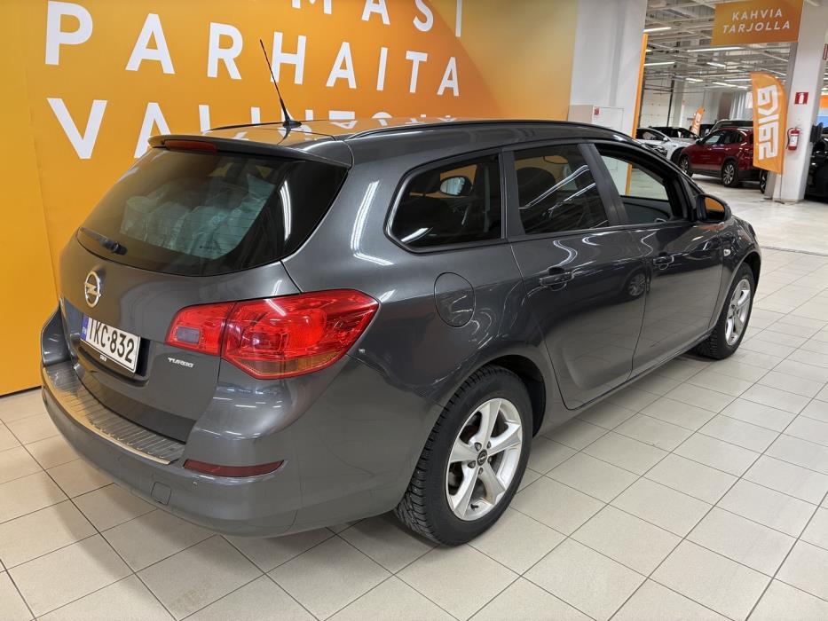 OPEL Astra 2011