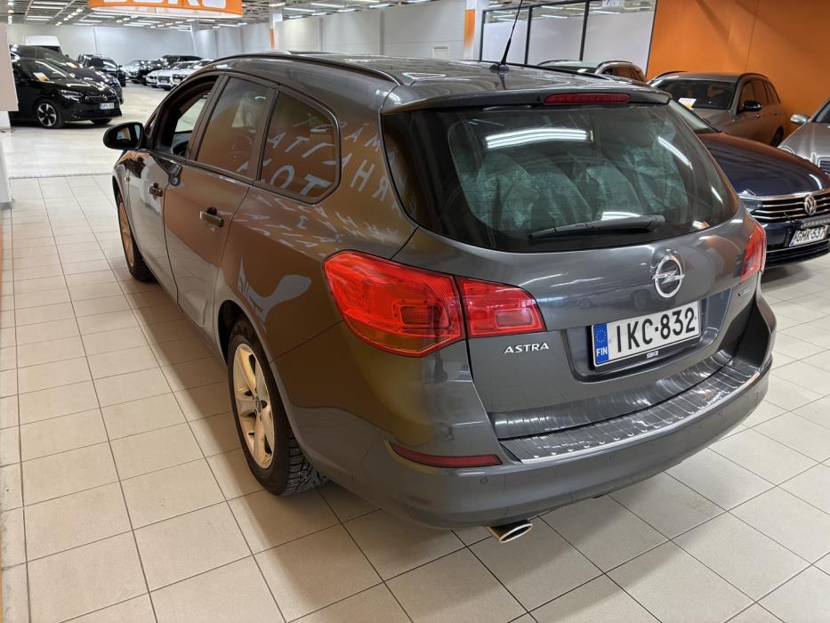 OPEL Astra 2011