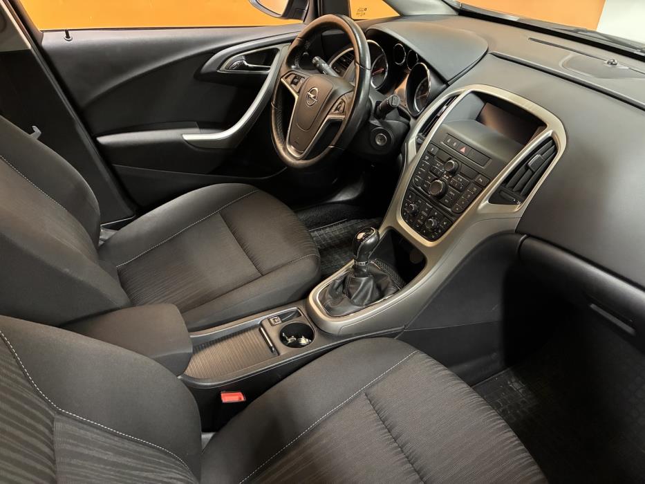 OPEL Astra 2011