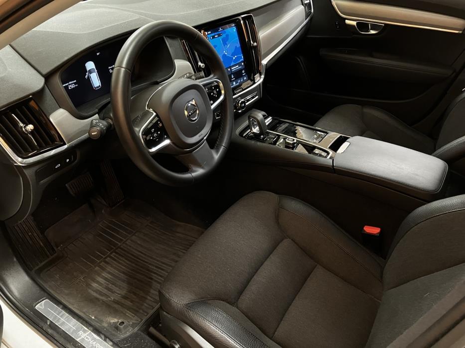 VOLVO V90 2023