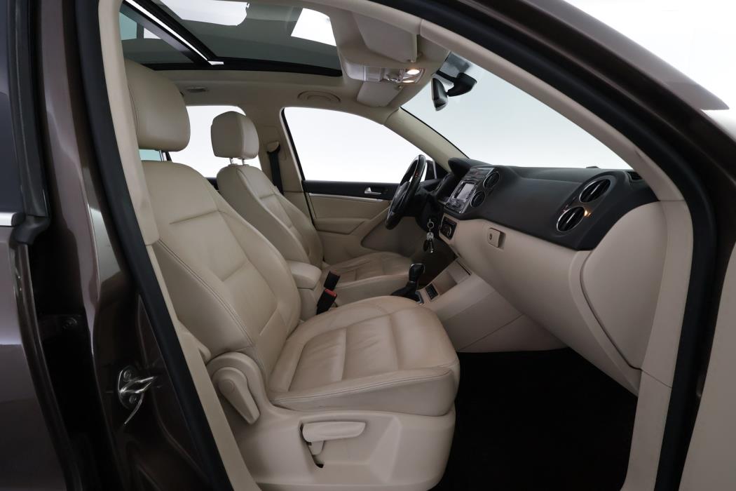 VOLKSWAGEN Tiguan 2012