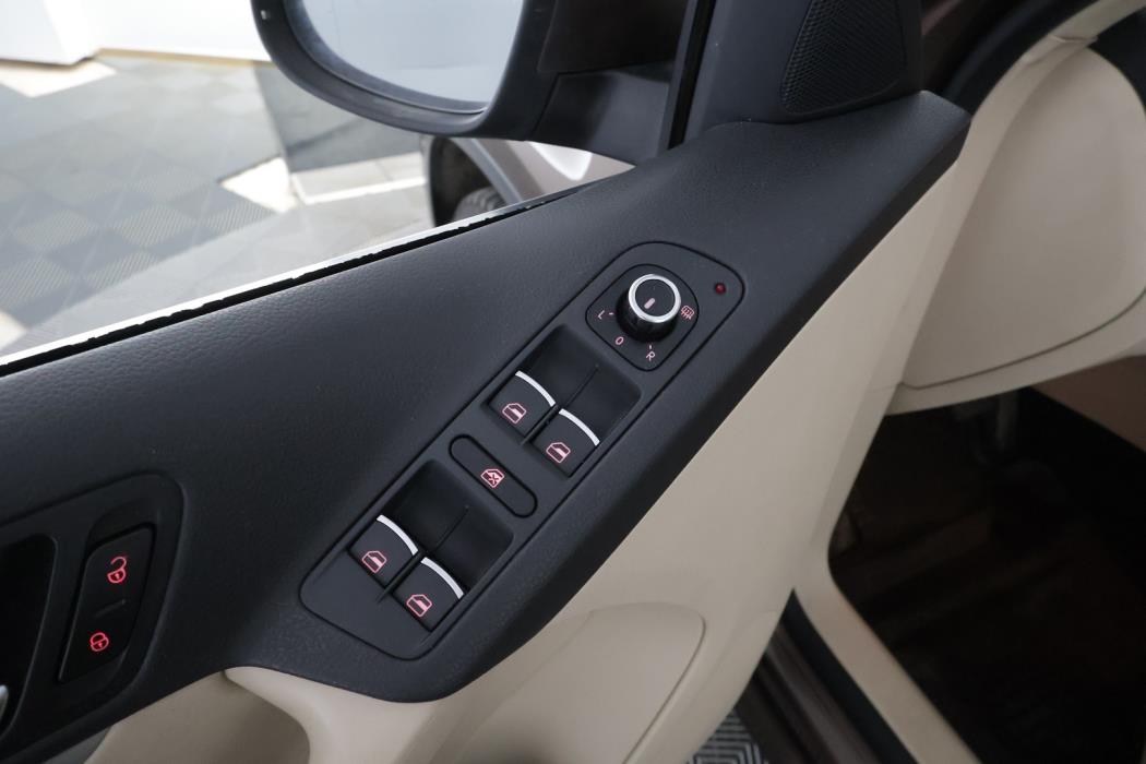 VOLKSWAGEN Tiguan 2012