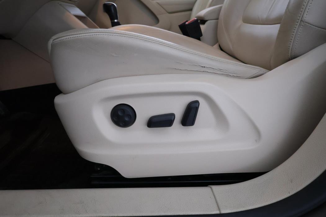 VOLKSWAGEN Tiguan 2012