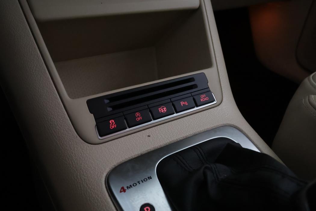 VOLKSWAGEN Tiguan 2012