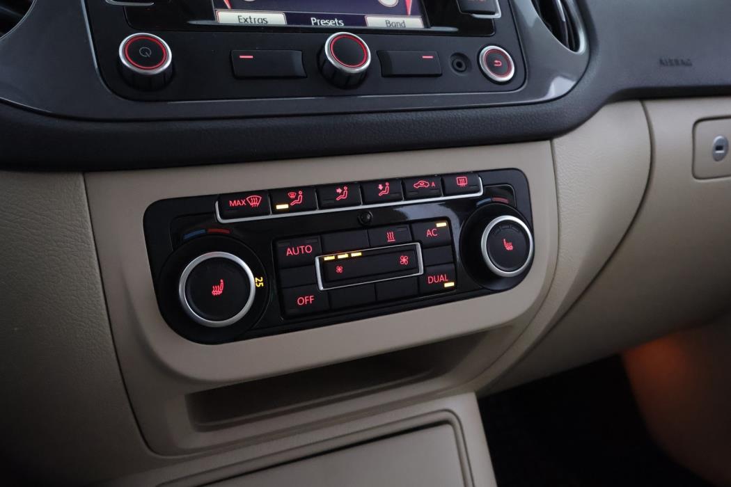 VOLKSWAGEN Tiguan 2012