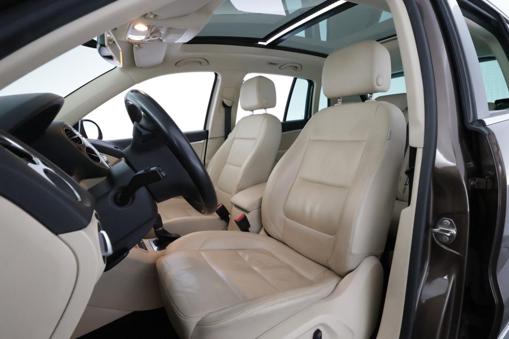VOLKSWAGEN Tiguan 2012