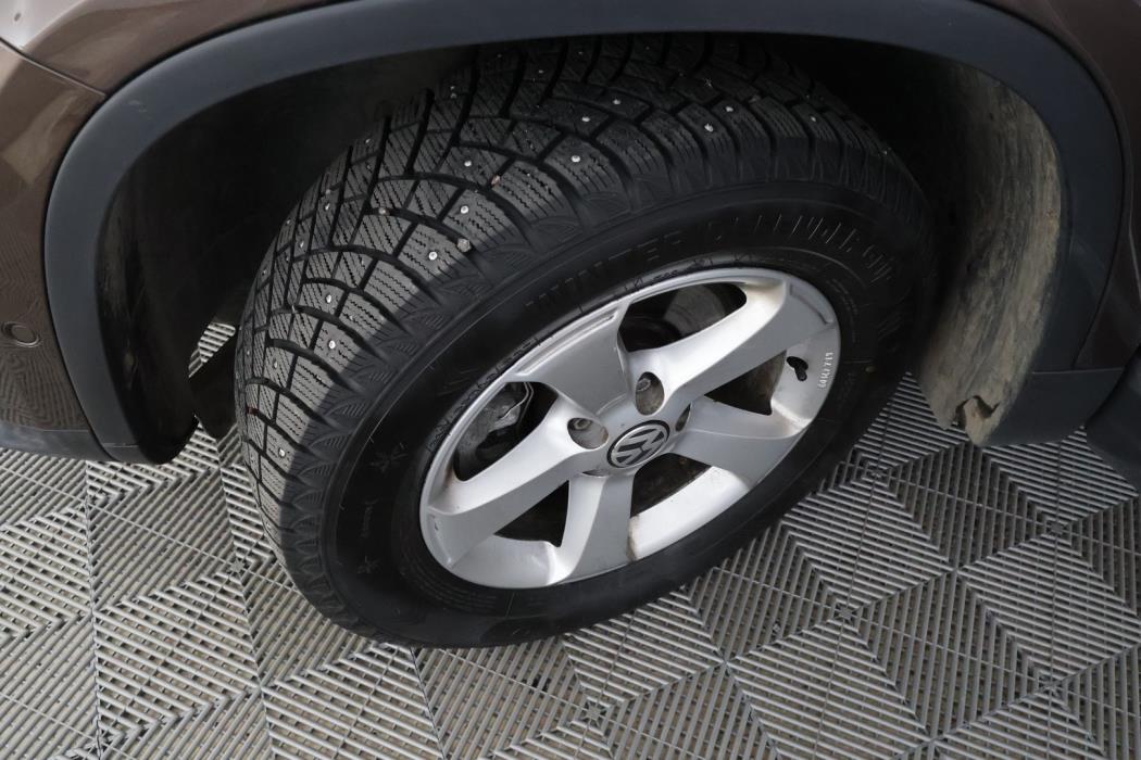 VOLKSWAGEN Tiguan 2012
