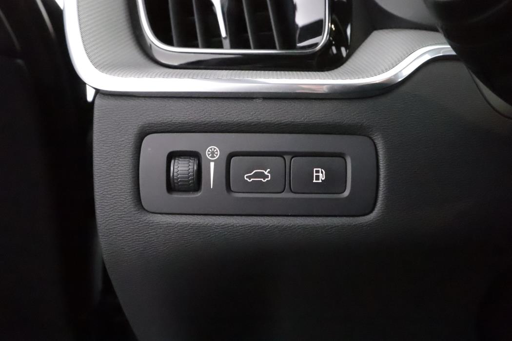 VOLVO XC60 2020