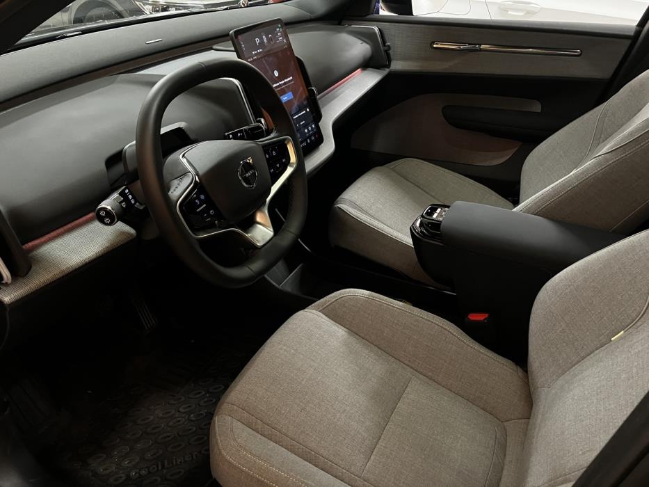 VOLVO EX30 2025