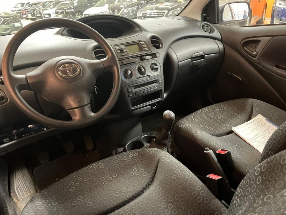 TOYOTA Yaris 2004