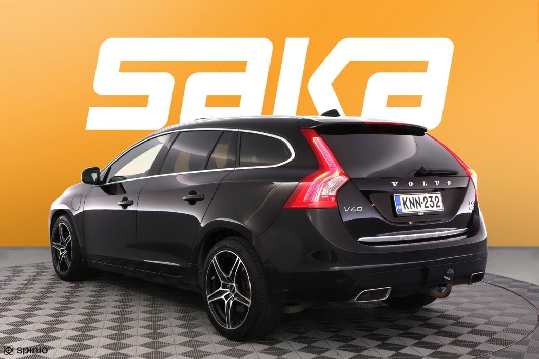 VOLVO V60 2015