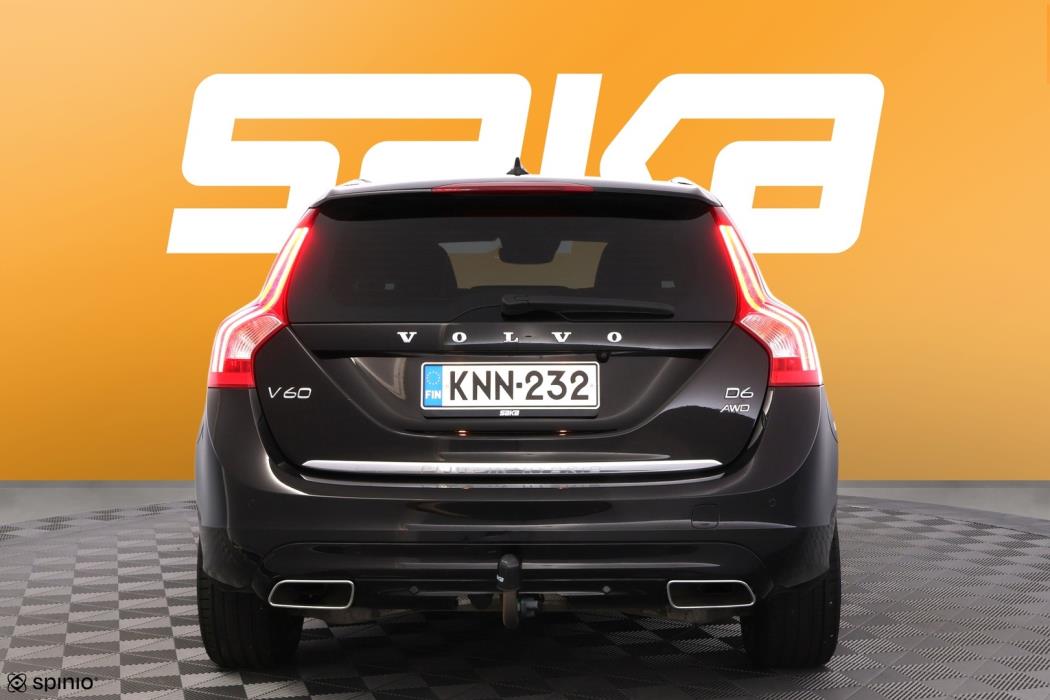 VOLVO V60 2015