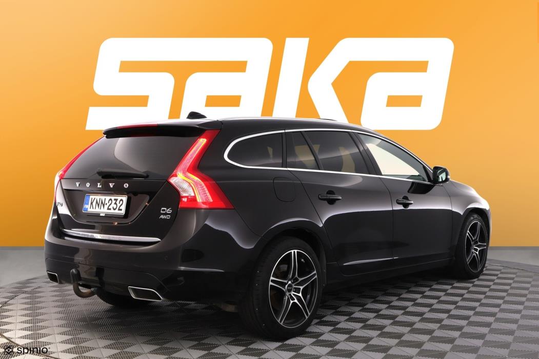 VOLVO V60 2015