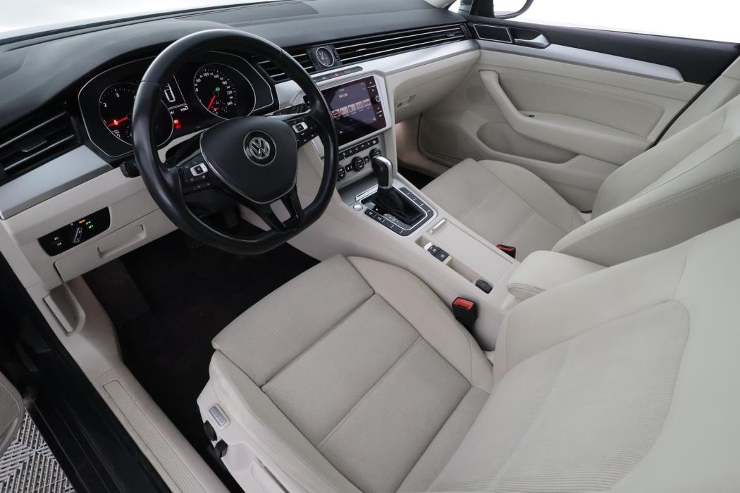 VOLKSWAGEN Passat 2019