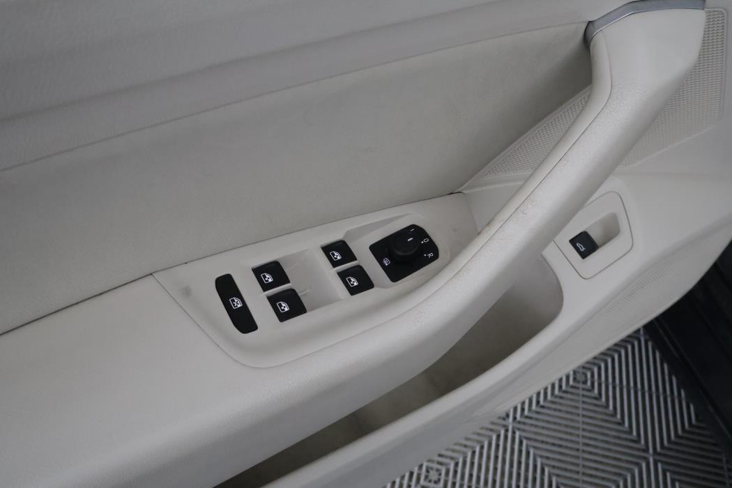 VOLKSWAGEN Passat 2019