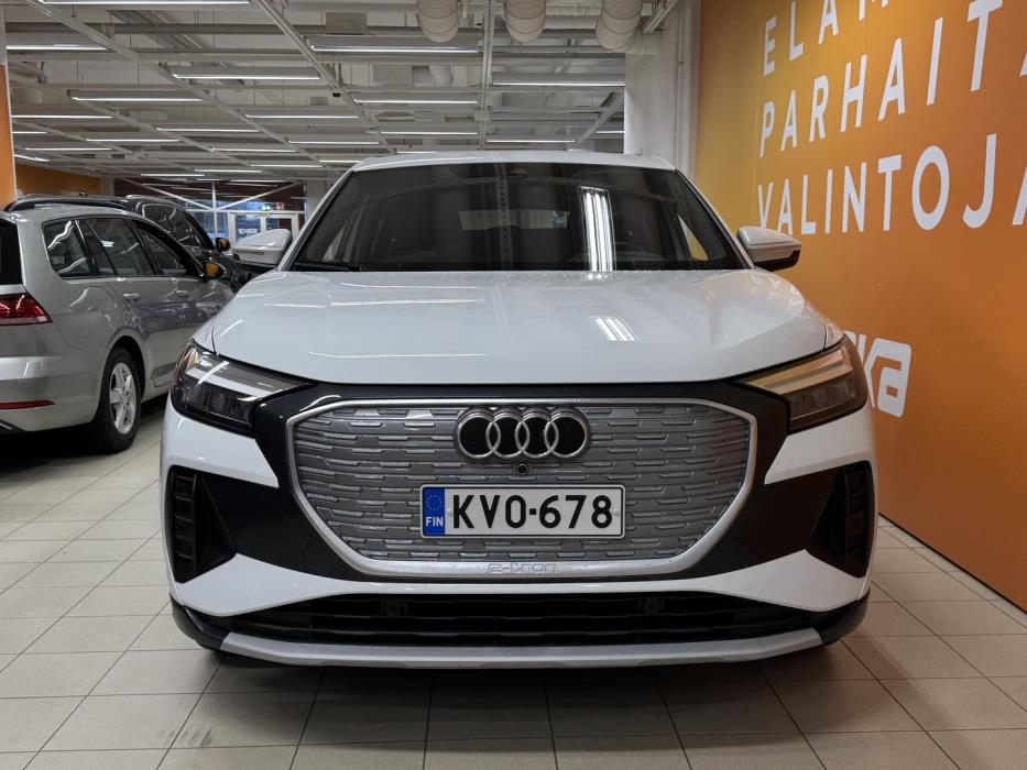 AUDI Q4 e-tron 2024