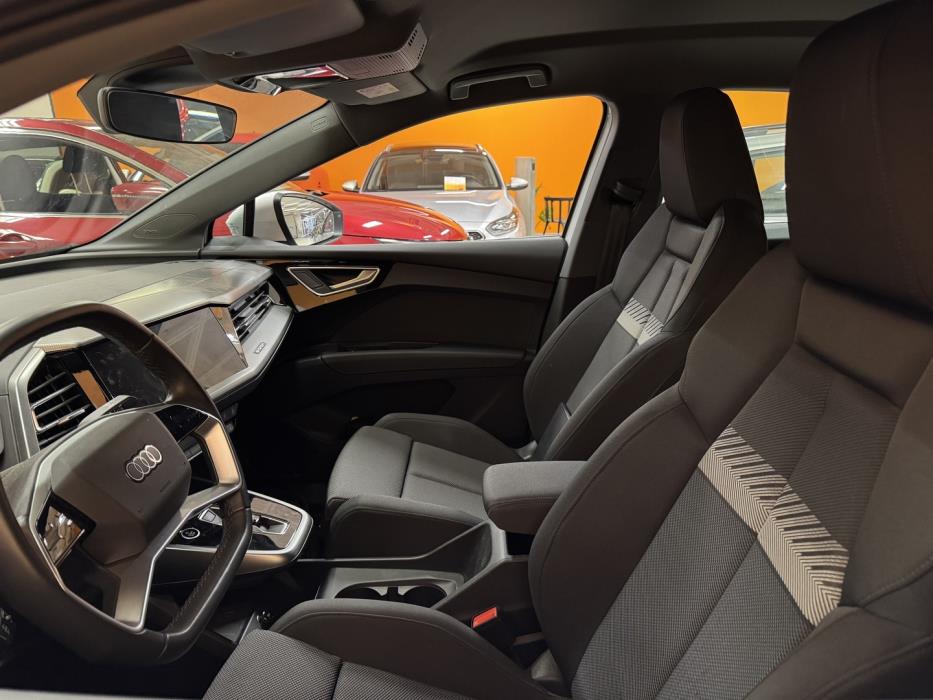 AUDI Q4 e-tron 2024