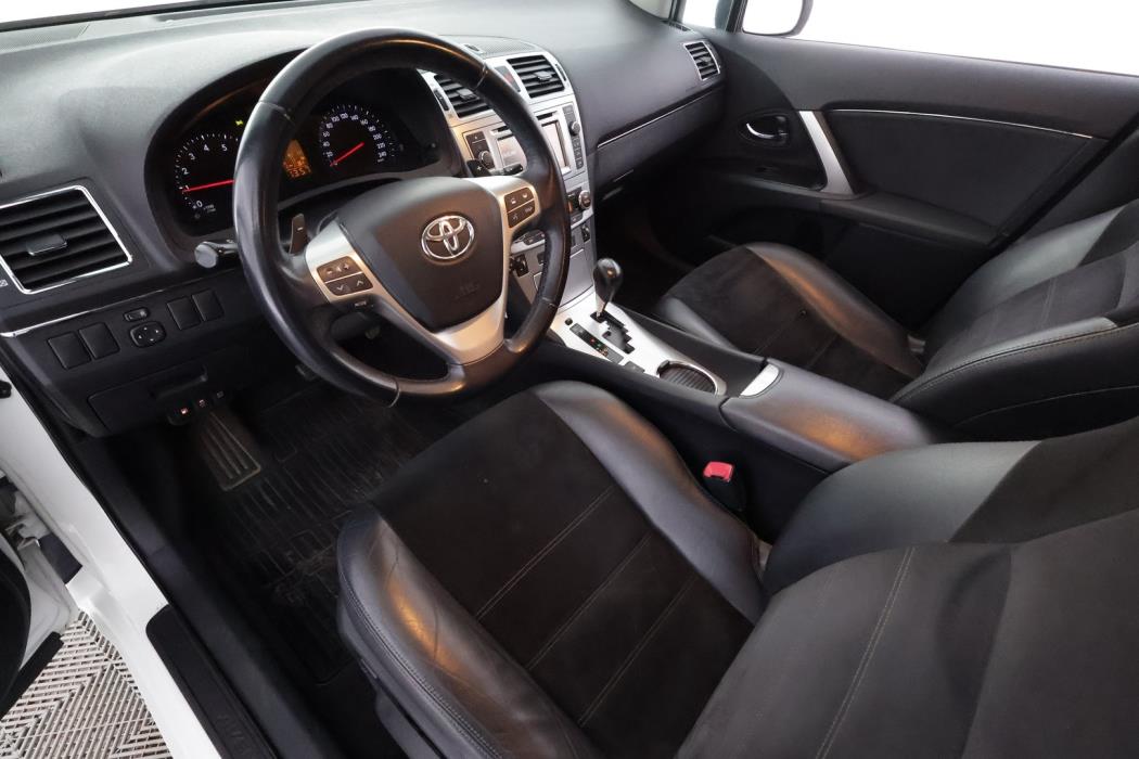 TOYOTA Avensis 2013