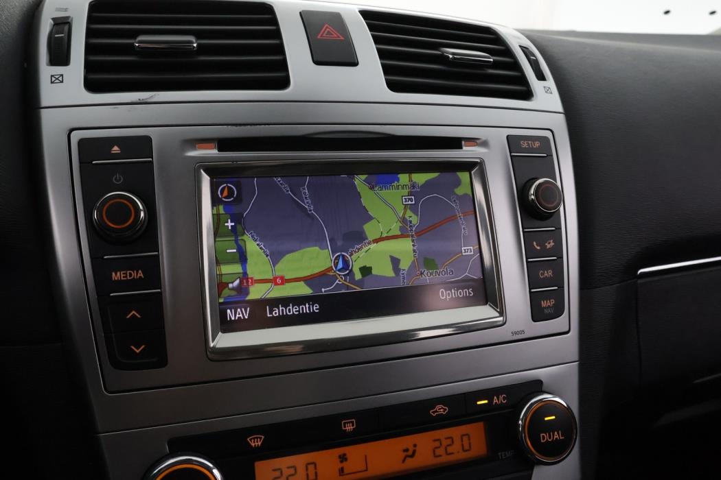 TOYOTA Avensis 2013