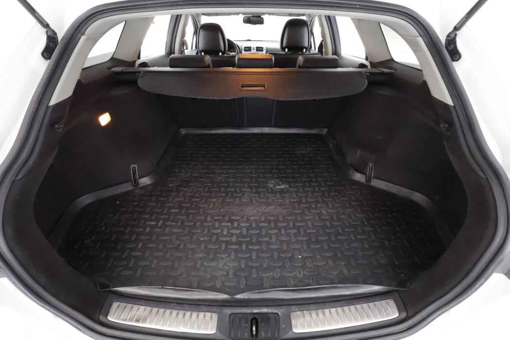 TOYOTA Avensis 2013